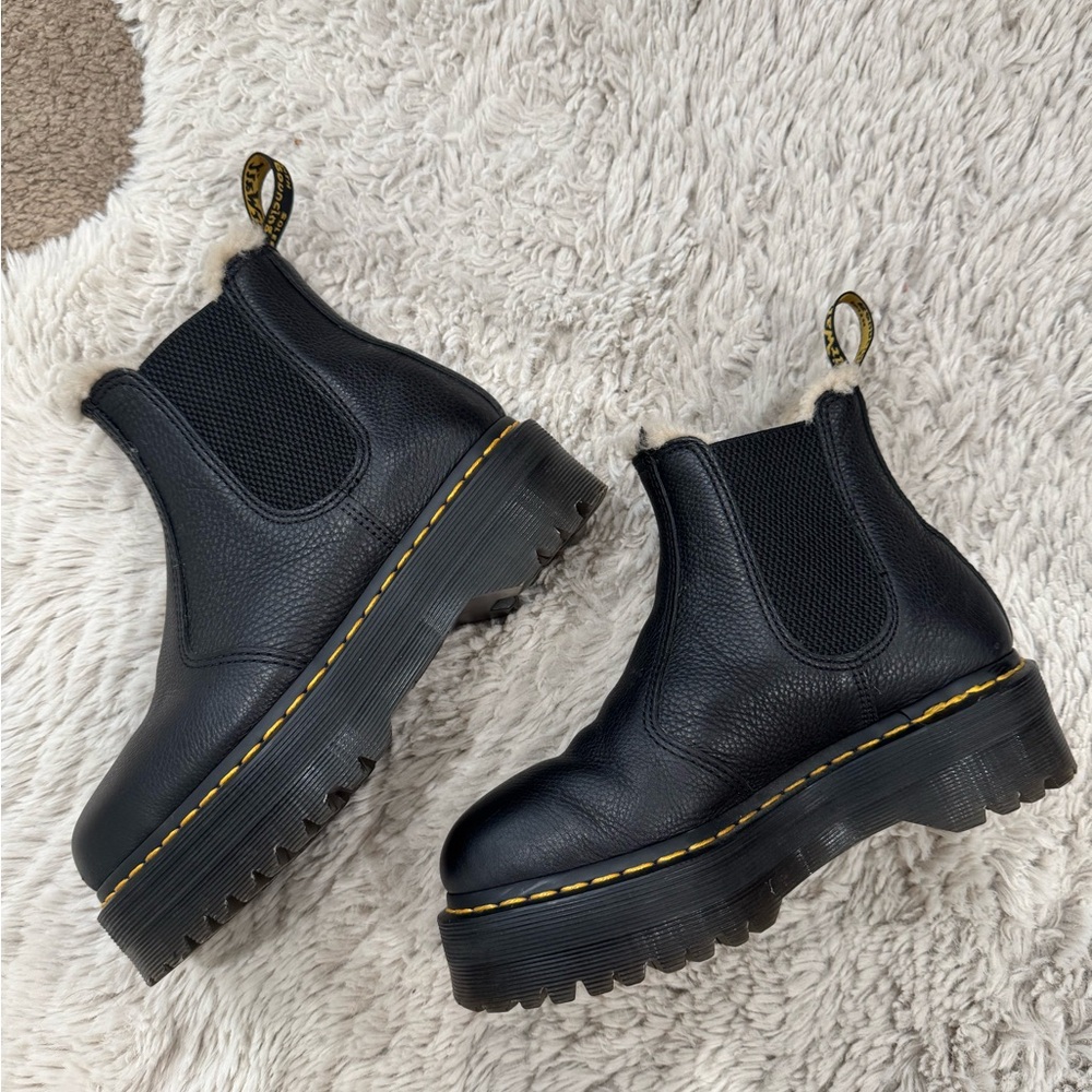 Dr. Marten 2976 FAUX FUR LINED PLATFORM CHELSEA BOOTS